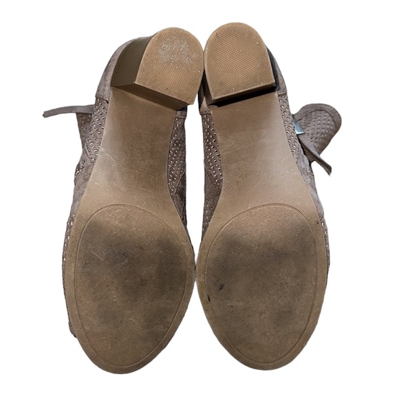 Taupe Heel Booties- size 7.5 - Picture 4 of 6